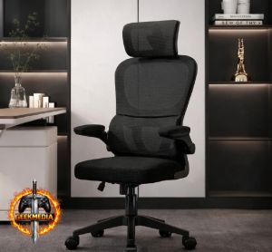 Cadeira de Escritório Ergonômica Preta Giratória com Apoio Lombar e Braços Ajustáveis - Laruno